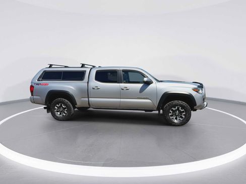 Certified 2018 Toyota Tacoma TRD Off-Road w/ TRD Premium Off Road Package AWD/4WD image 9