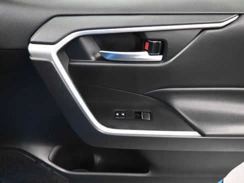 Used 2021 Toyota RAV4 XLE Premium image 39