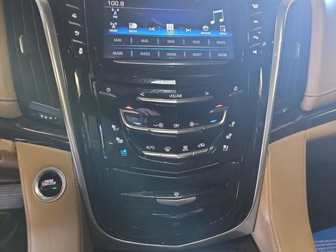 Used 2020 Cadillac Escalade Platinum AWD/4WD image 28