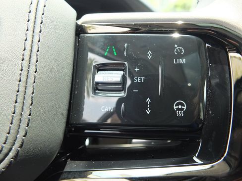 Used 2025 Land Rover Range Rover Velar S AWD/4WD image 32