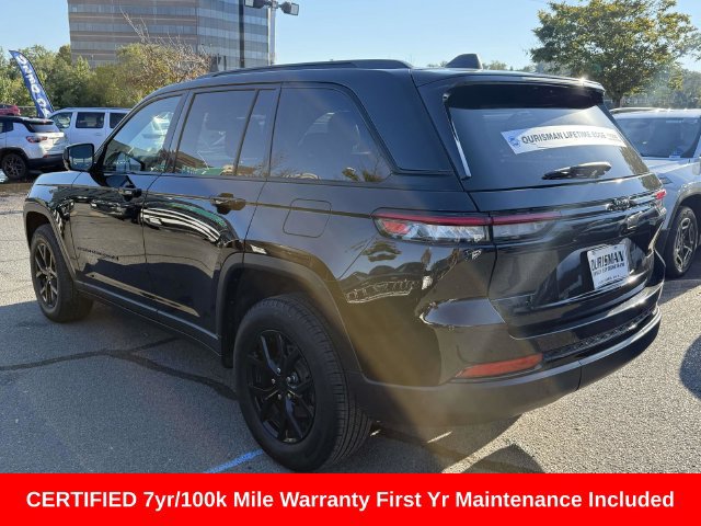 Used 2025 Jeep Grand Cherokee Altitude AWD/4WD image 5