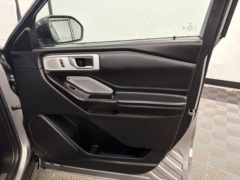 Used 2020 Ford Explorer Platinum w/ Premium Technology Package AWD/4WD image 16