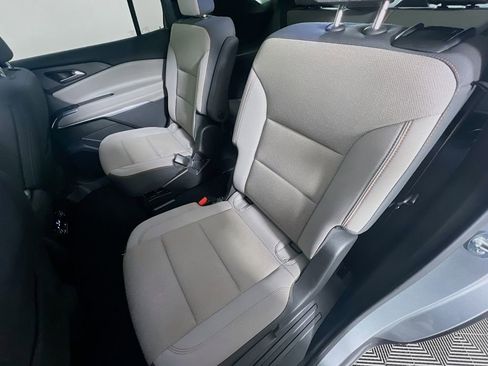 Used 2025 Chevrolet Traverse LT image 24