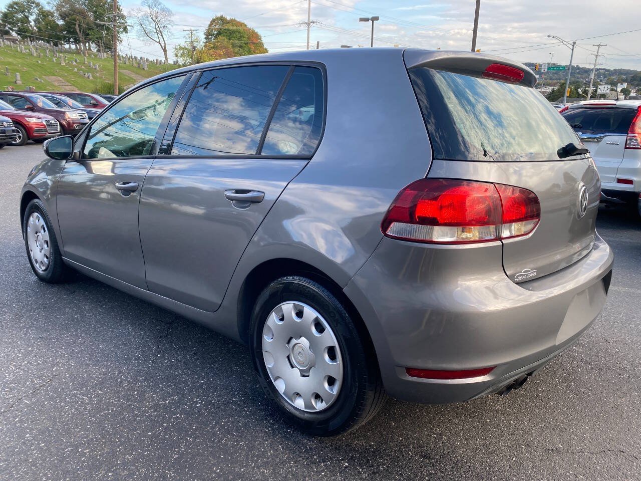Used 2013 Volkswagen Golf 4-Door FWD image 5