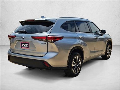 Used 2023 Toyota Highlander XLE image 5