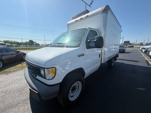 Used 2006 Ford E-350 and Econoline 350 Super Duty RWD image 8
