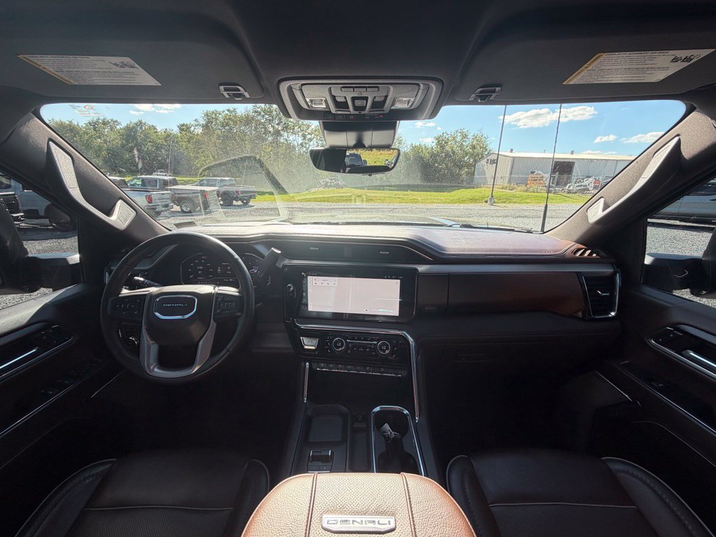 Used 2024 GMC Sierra 2500 Denali w/ Denali Reserve Package AWD/4WD image 9