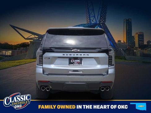 Used 2025 Chevrolet Suburban Z71 w/ Z71 Off-Road Package AWD/4WD image 6