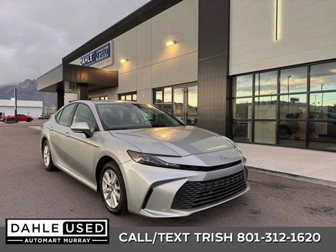 Used 2025 Toyota Camry LE image 1