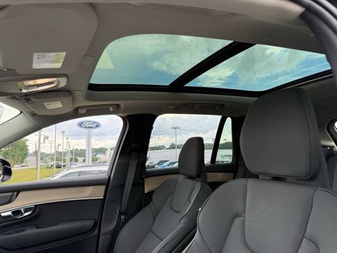 Used 2025 Volvo XC90 B6 Plus w/ Protection Package Premier AWD/4WD image 2