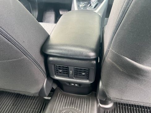 Used 2022 Toyota RAV4 XLE w/ Convenience Package AWD/4WD image 20