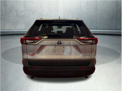 Used 2020 Toyota RAV4 LE AWD/4WD image 5