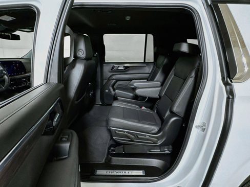 Certified 2026 Chevrolet Suburban LT w/ Comfort Package AWD/4WD image 23