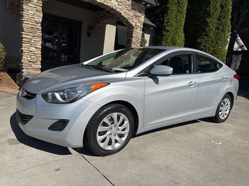 Used 2013 Hyundai Elantra GLS image 2