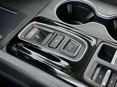 Certified 2025 Honda Pilot Touring image 17