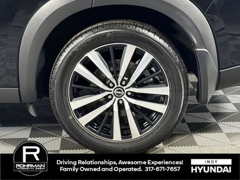 Used 2023 Nissan Pathfinder Platinum w/ Cargo Package image 9