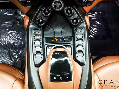 Used 2021 Aston Martin V8 Vantage Roadster RWD image 25
