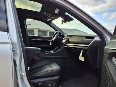 New 2025 Jeep Grand Cherokee L Limited w/ Trailer Tow Package image 58