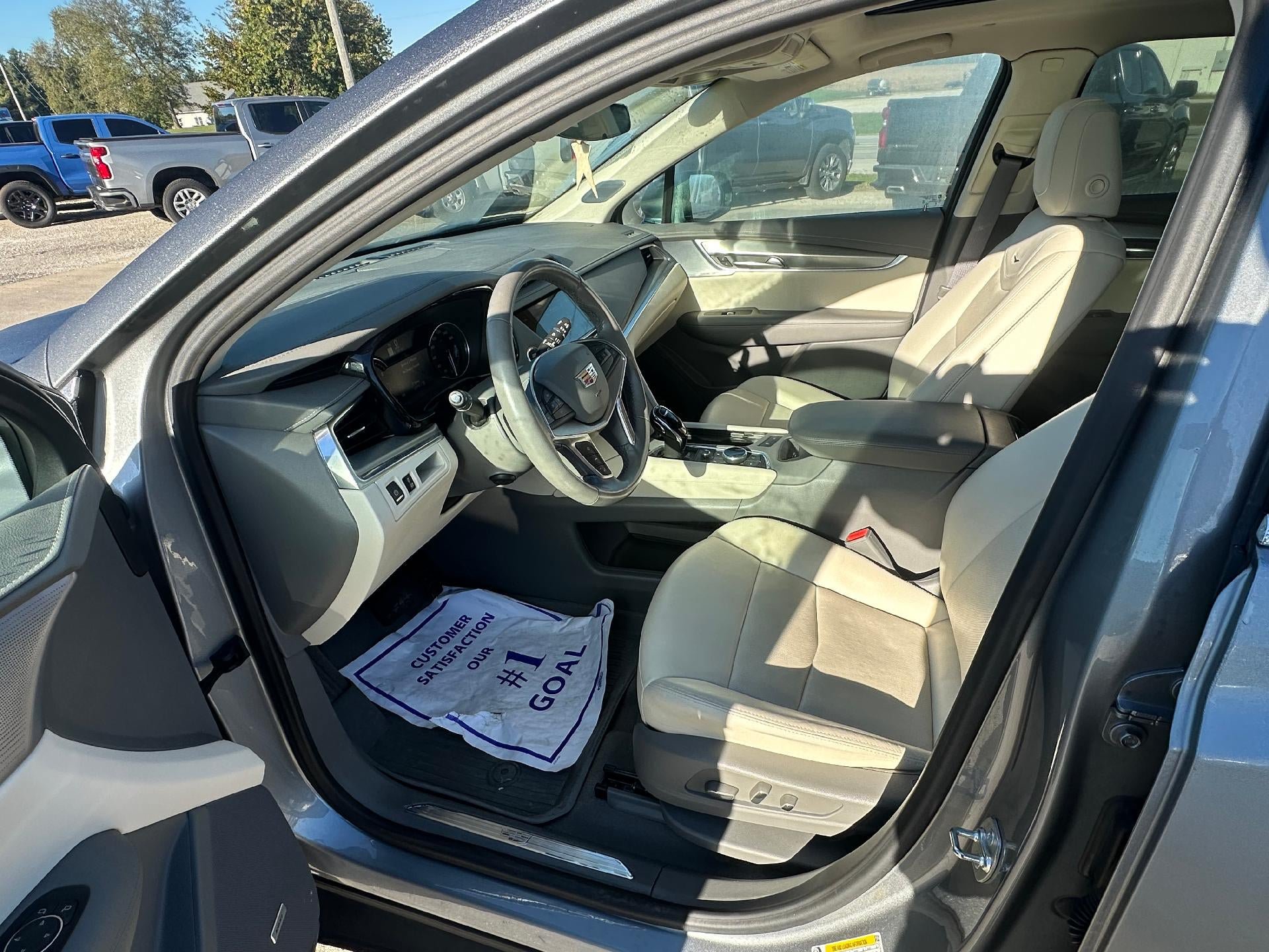 Used 2025 Cadillac XT5 Premium Luxury AWD/4WD image 12