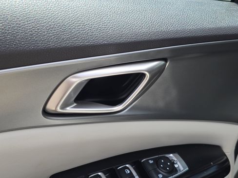 Used 2024 Kia Carnival LX image 15