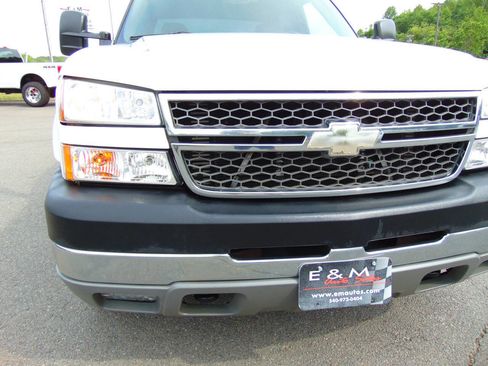 Used 2005 Chevrolet Silverado 2500 LS w/ Heavy-Duty Power Package RWD image 35