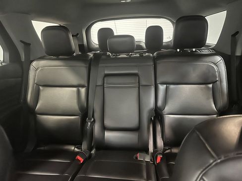 Used 2022 Ford Explorer XLT image 10