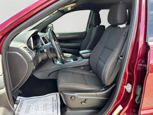 Certified 2020 Jeep Grand Cherokee Laredo RWD image 24