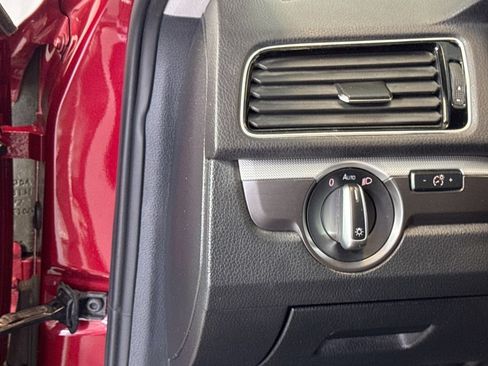 Used 2017 Volkswagen Passat 1.8T R-Line w/ R-Line Lighting Package image 10