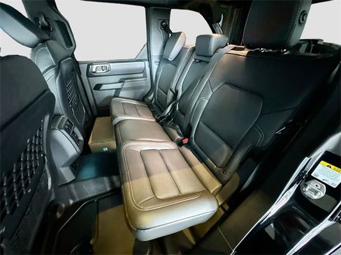 Used 2025 Ford Bronco Badlands image 20