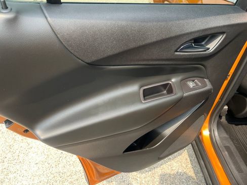 Used 2018 Chevrolet Equinox LT w/ Sun & Infotainment Package FWD image 11