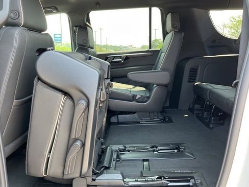 New 2025 Chevrolet Suburban Premier image 26