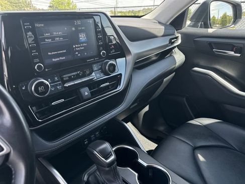 Used 2022 Toyota Highlander XLE AWD/4WD image 14