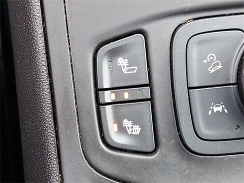 Used 2024 GMC Terrain SLT image 23