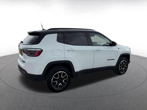 Used 2025 Jeep Compass Trailhawk AWD/4WD image 12