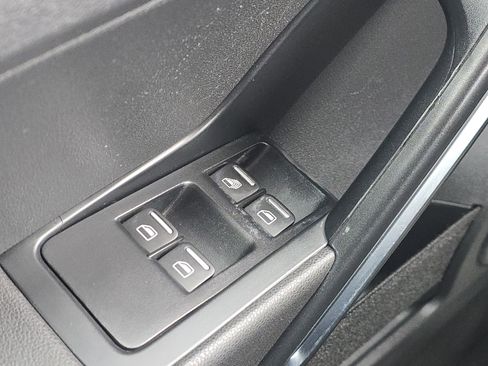 Used 2014 Volkswagen Beetle TDI image 24