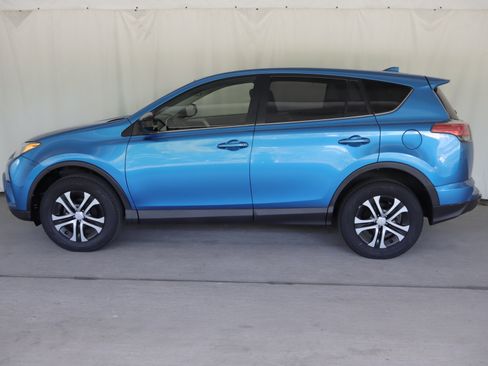 Used 2018 Toyota RAV4 LE w/ All Weather Liner Package AWD/4WD image 21