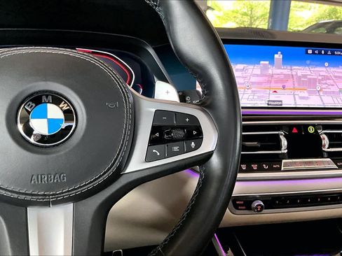 Used 2020 BMW X7 xDrive40i w/ M Sport Package AWD/4WD image 24