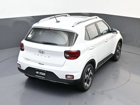 Certified 2026 Hyundai Venue SEL FWD image 17