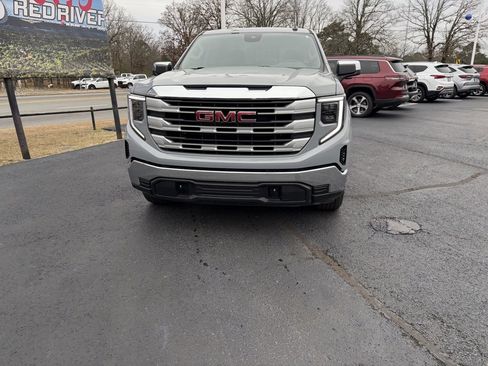 Used 2024 GMC Sierra 1500 SLE image 2