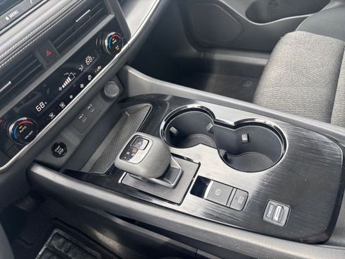 Used 2025 Nissan Rogue SV image 43