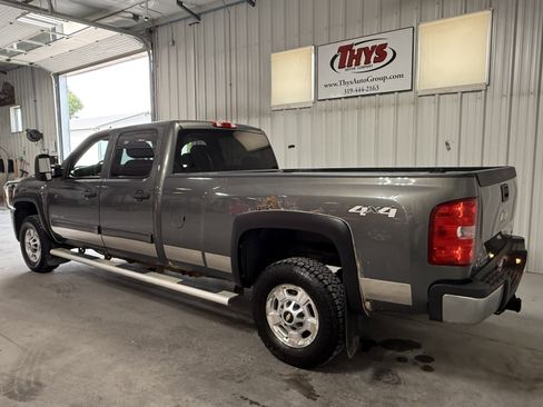 Used 2011 Chevrolet Silverado 2500 LT w/ Interior Plus Package AWD/4WD image 10