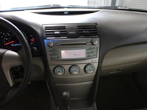 Used 2009 Toyota Camry LE FWD image 12