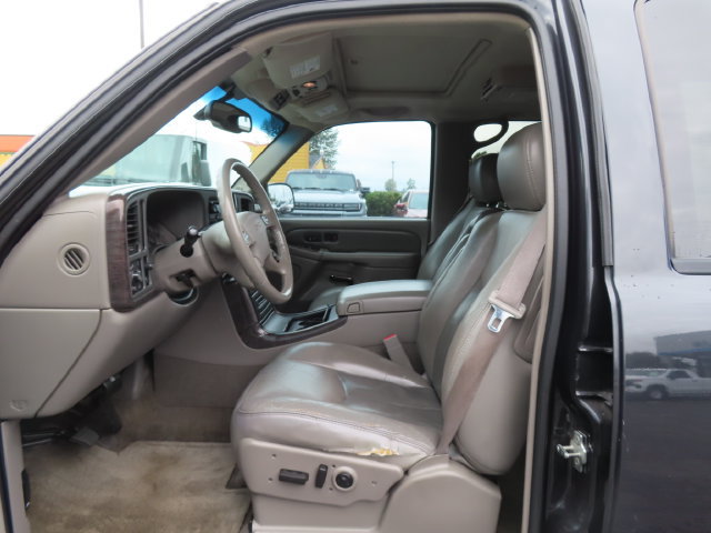 Used 2004 GMC Yukon Denali AWD/4WD image 16