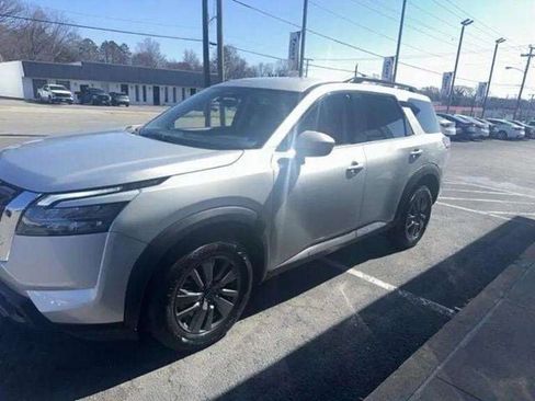 Used 2025 Nissan Pathfinder SV AWD/4WD image 3