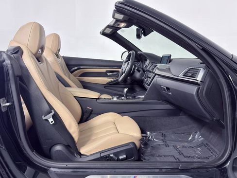 Used 2016 BMW M4 Convertible image 40