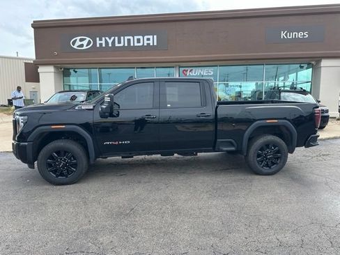 Used 2025 GMC Sierra 2500 AT4 AWD/4WD image 3
