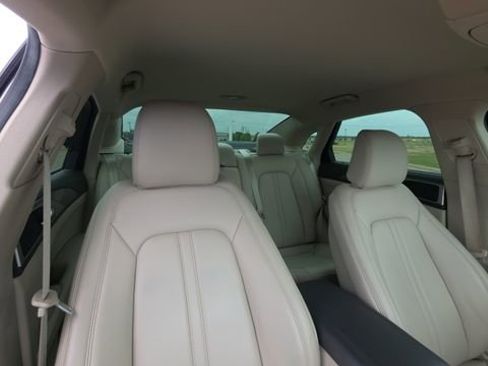 Used 2020 Lincoln MKZ w/ Convenience Package image 31