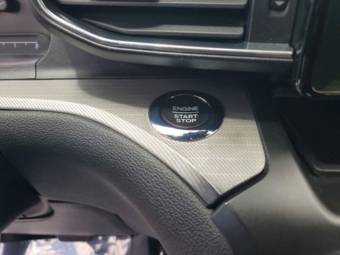 Used 2020 Ford Explorer XLT w/ Equipment Group 202A image 32