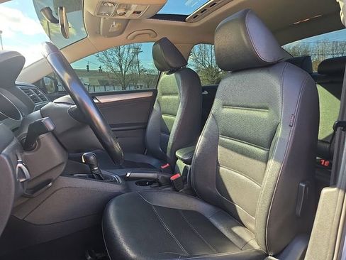 Used 2017 Volkswagen Jetta SE image 16