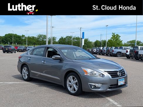Used 2015 Nissan Altima 2.5 SV w/ Convenience Package FWD image 1